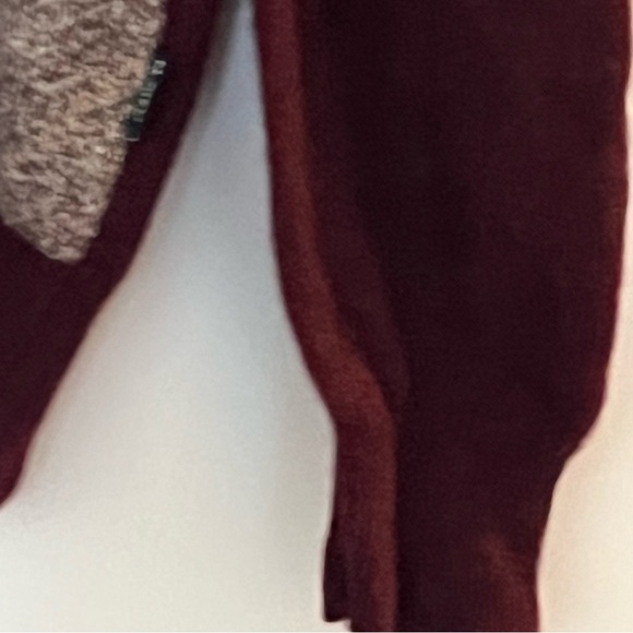 Vintage 💯 Wool Argyle American Eagle Burgundy Sweater - Picture 6 of 8